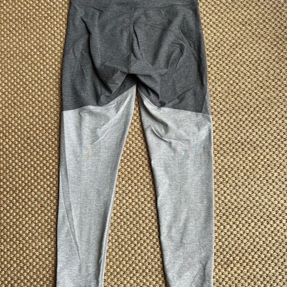 Outdoor voices grey color block leggings - Picture 2 of 3